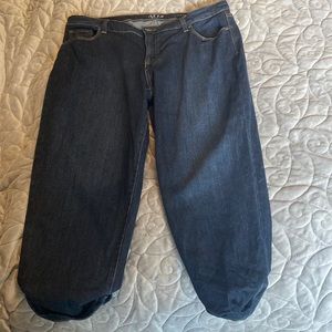 Capri Jeans. Very cute, waist snatched, y2K, capri jeans.